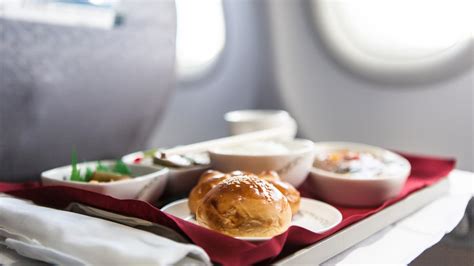 6 airplane foods you should avoid, according to food safety experts