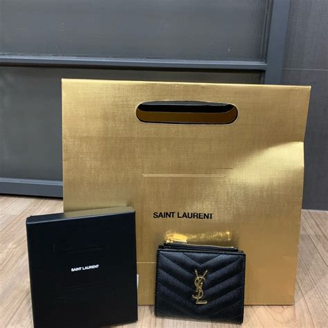 【全新品】 Ysl Monogram粒面壓紋皮革兩摺錢包｜popchill 拍拍圈