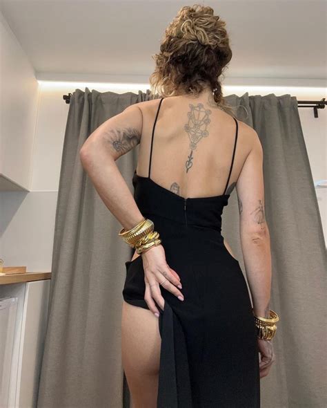 Rita Ora Shows Off 1 4 Ass Of The Day DrunkenStepFather