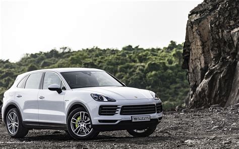 Porsche Cayenne - Back View | Porsche Cayenne Images