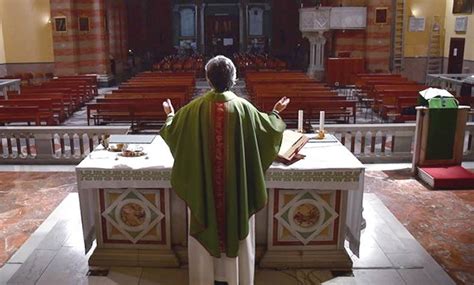 Chiese Aperte Alle Funzioni Religiose Ma Senza La Partecipazione Dei