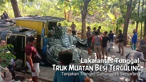 Truk Muatan Besi Terguling Di Tanjakan Trangkil Sejahtera Gunungpati