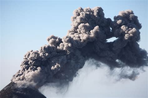 Ash Cloud Volcano Definition | Volcano Erupt