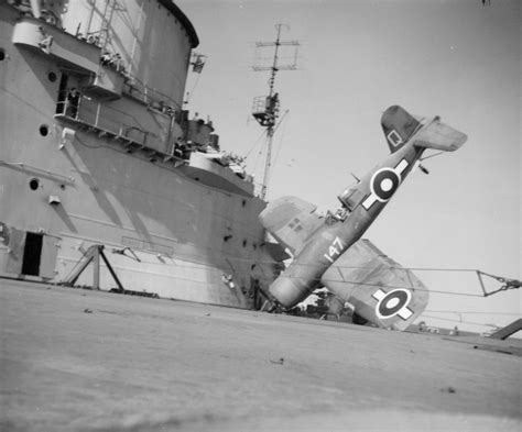 Asisbiz Fleet Air Arm Nas Corsair Q Landing Mishap Aboard Hms