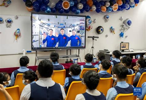 Schüler aus ASEAN Ländern haben Video Dialog mit Taikonauten in