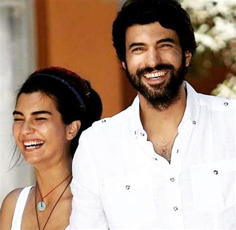 Tuba Buyukustun as Elif and Engin Akyürek as Ömer in the Turkish TV