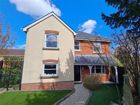 New Inn Court Sarisbury Green 4 Bed Detached House £595 000