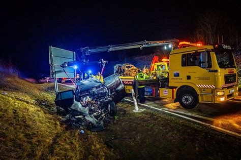 Drei Menschen Sterben Bei Frontalzusammensto Auf B