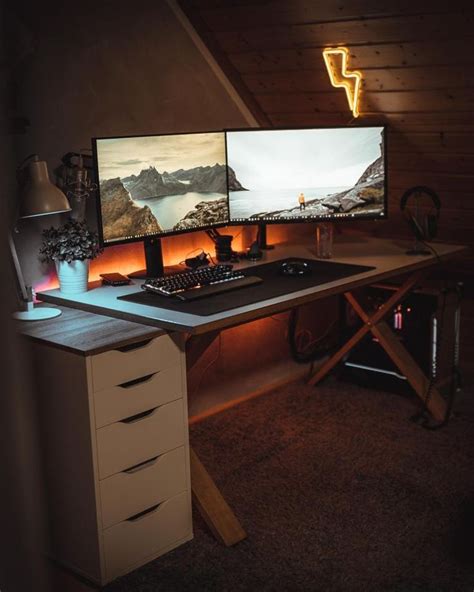 Cozy Dual Monitor Pc Workspace Minimalsetups Room Setup Home Office Setup Gaming Room Setup