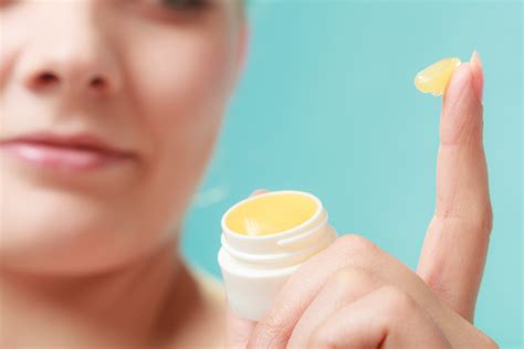 Comment Utiliser La Vaseline Pour Estomper Les Rides