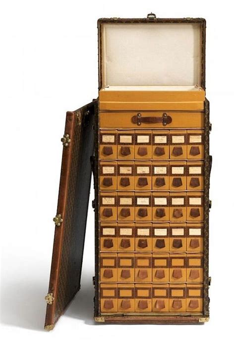 Чемодан для 36 пар туфель Lily Pons (1925 год) | Louie vuitton, Louie ...