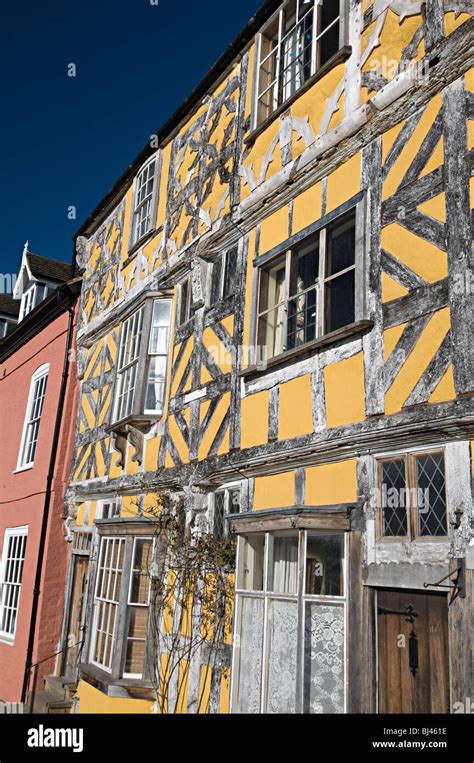 Ludlow Yellow Shropshire Tudor House Hi Res Stock Photography And