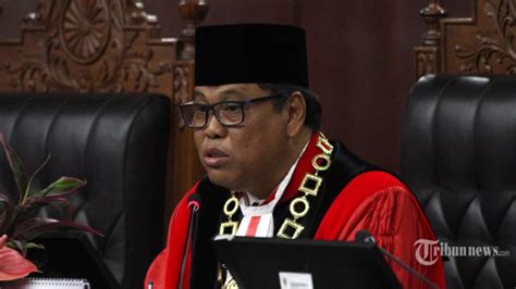 Kelakar Hakim Mk Tegur Kuasa Hukum Pemohon Main Ponsel Saat Sidang