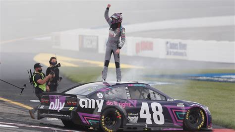 Alex Bowman wins Toyota Owners 400 at Richmond Raceway