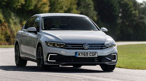 Volkswagen Passat Review Gte Saloon Driven Car Magazine