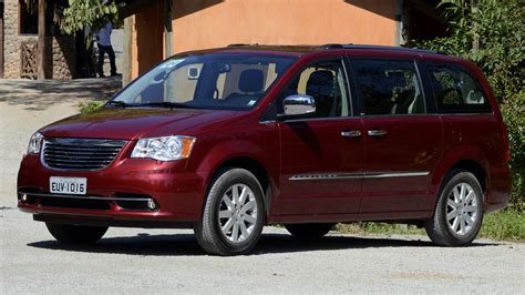Chrysler Grand Voyager - характеристики, комплектации, фото, обзор