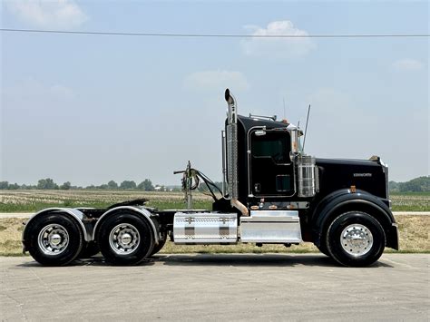 Custom Kenworth W900 Daycab