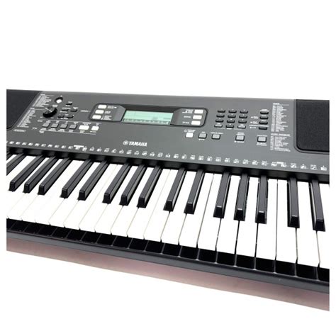 Yamaha Psr E B Rbar Keyboard Med Fj Rrlektion Svart Begagnad