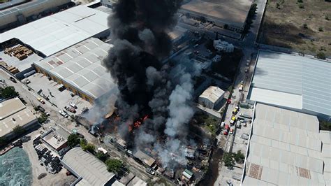 Se incendia recicladora de químicos en Apodaca Nuevo León