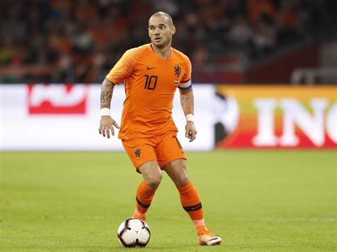 Qatar Stars League News Dutch Hero Sneijder Announces Retirement