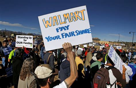 Walmart workers lend voices to fight for $15