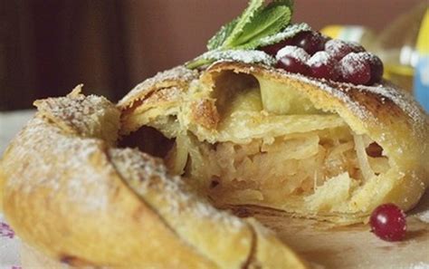 Простой пирог с яблоками