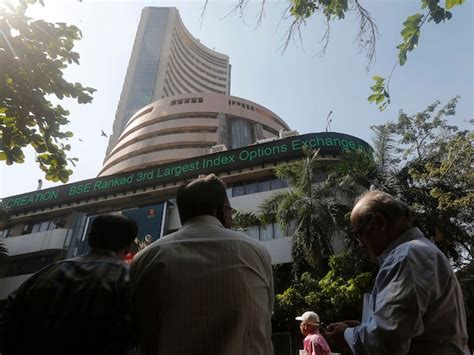 Sensex Ends 231 Points Higher Nifty Above 25 200 News18