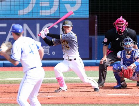 プロ野球「母の日」企画 選手がピンクのバットやスパイク使用 毎日新聞