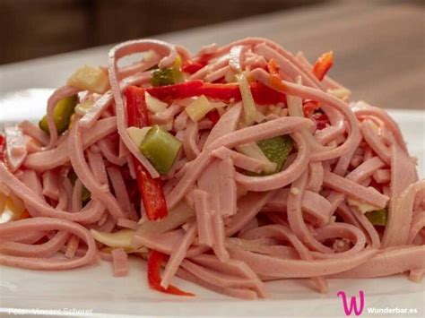 Wurstsalat mit Käse Schneller bayrischer Wurstsalat