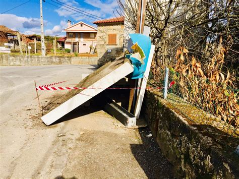 Vila Verde Paragem De Autocarro Derrubada Em Oleiros O Vilaverdense