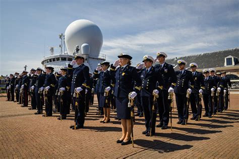 Koninklijke Marine On Twitter Onder Grote Belangstelling Zijn