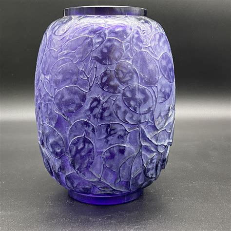 Vase Monnaie Du Pape En Verre Violet De R Lalique Paul Bert Serpette