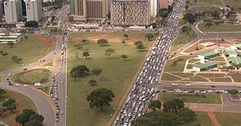 G Ap S Duas Horas Manifestantes Liberam Pistas Do Eixo Monumental