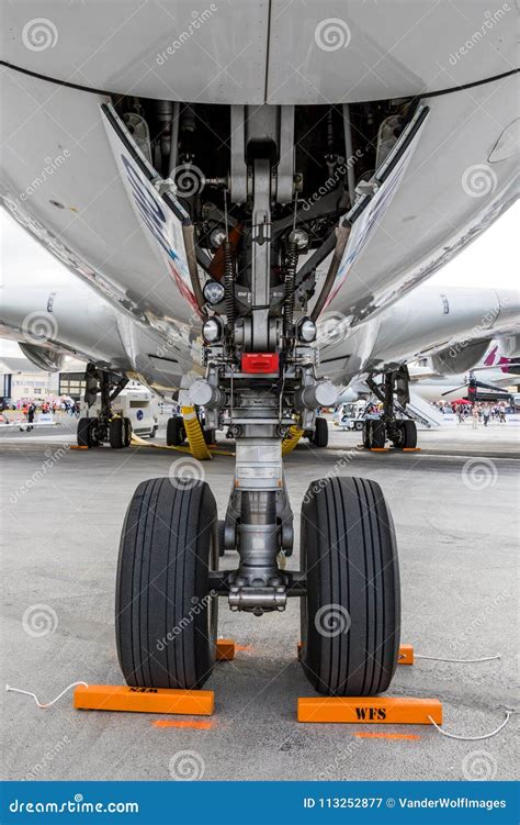 Nose landing gear editorial photography. Image of engineering - 113252877