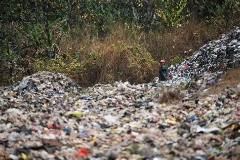 Jabar Fokus Soal Pengelolaan Sampah Bey Machmudin Sudah Darurat