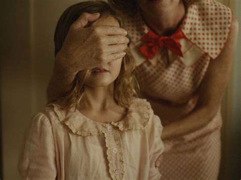 نقد و بررسی فیلم سینمایی Blonde زن تحت تاثیر گیم نیوز