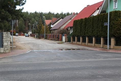 Kolejna Ulica W W Growcu Doczeka Si Budowy Burmistrz Podpisa Umow Z