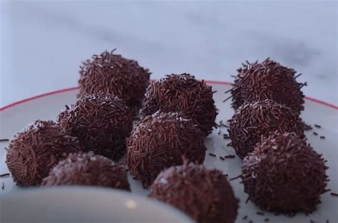 Naked Cake De Brigadeiro E Morango