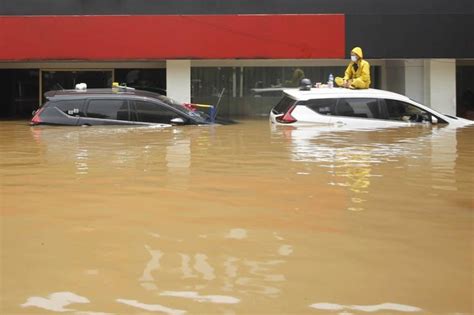 Cermati Menghitung Biaya Perbaikan Mobil Yang Terendam Banjir