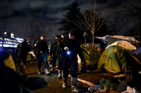 Migrants Vacu S Paris Une Situation Qui Fait Honte La France