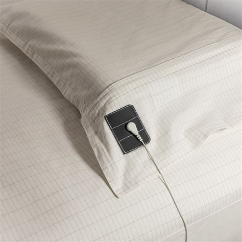 Grounding Organic Cotton Pillow Case Kit | A grounding system for better sleep, skin and wellbeing.