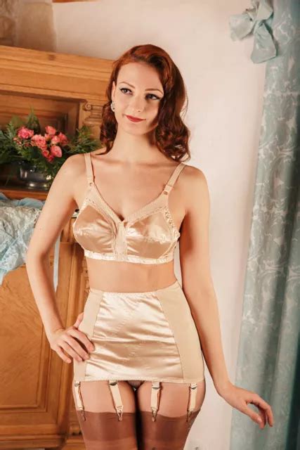 SATIN VINTAGE BRA 50er Stil Spitztüten BH Haut Satin EUR 45 00