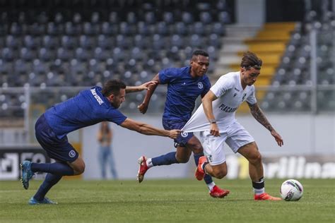 Vitória SC vence Trofense no primeiro teste da pré época Mais Guimarães