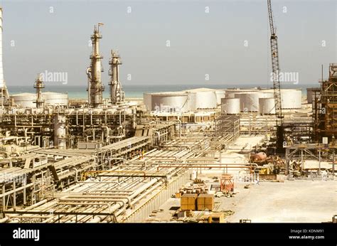 Ras Tanura la più grande raffineria di petrolio nel mondo azionato