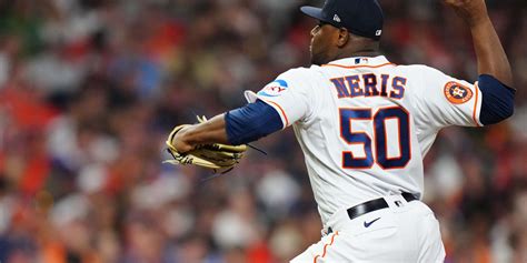 Héctor Neris Signs Deal With Cubs