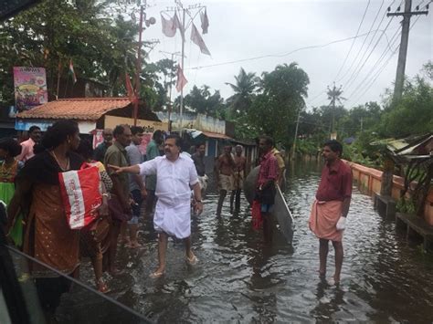 Kerala Floods Updates Narendra Modi Reaches Thiruvananthapuram Will