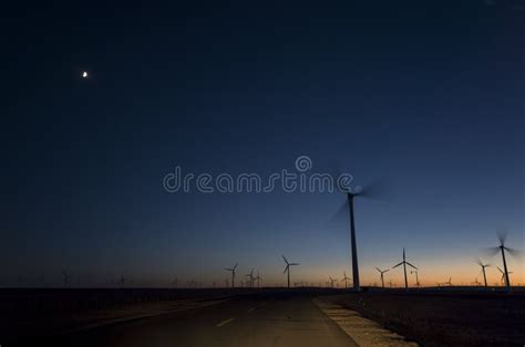 Moulin Vent De Production D Lectricit Le Soir Image Stock Image