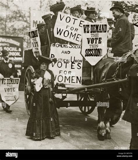 Suffragettes Demonstration May 1906 Demanding Votes For Women Stock