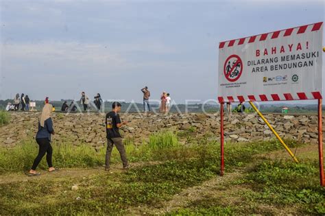 Ngabuburit Di Kawasan Bendungan Karian ANTARA Foto