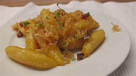 Schupfnudeln Mit Sauerkraut Und Speckwürfeln Von Henglein Chefkoch De